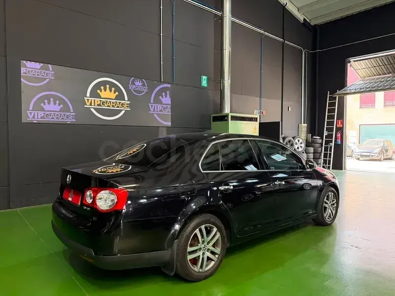 Usado VW Jetta Advance 140 CV (102 kW) 2007 Negro Berlina