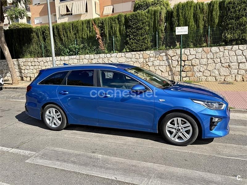 Usado Kia Ceed 115 CV (84 kW) 2019 Azul Utilitario