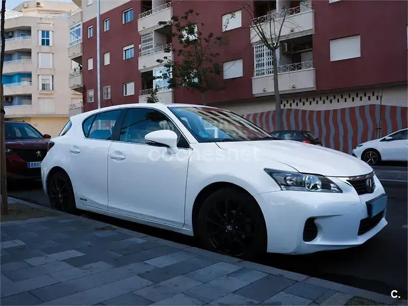 Usado Lexus CT200h 136 CV (100 kW) 2013 Blanco Berlina