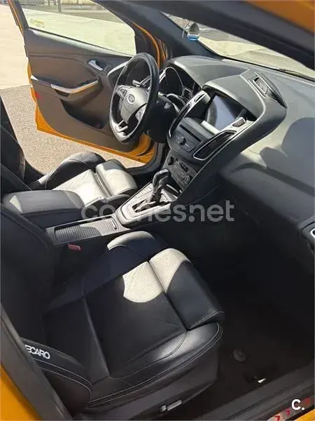 Usado Ford Focus ST 185 CV (136 kW) 2017 Naranja Berlina