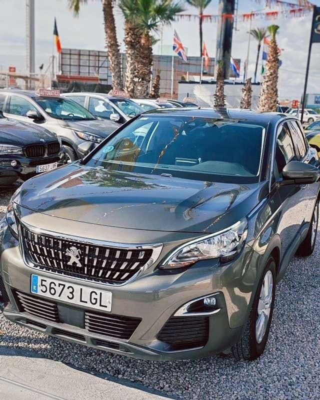 Usado Peugeot 3008 Active 131 CV (96 kW) 2020 Gris SUV