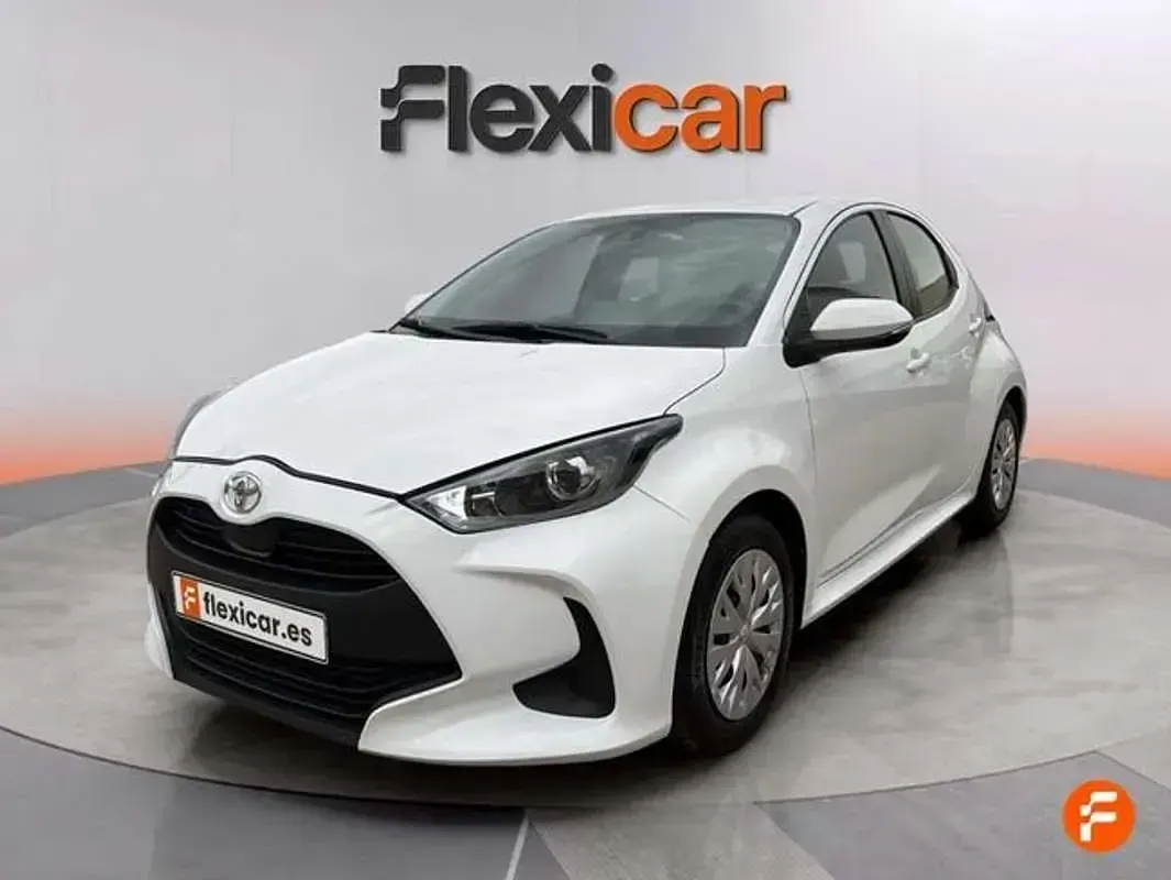 Usado Toyota Yaris Active 72 CV (52 kW) 2023 Blanco Utilitario