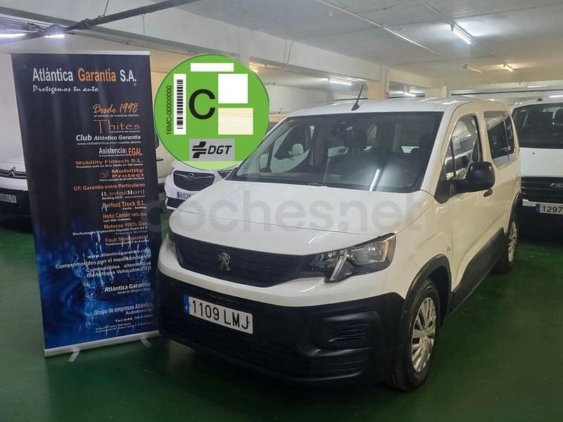 Usado Peugeot Rifter Active 100 CV (73 kW) 2021 Blanco Monovolumen
