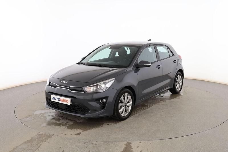 Usado Kia Rio Spirit 100 CV (73 kW) 2022 Gris Berlina