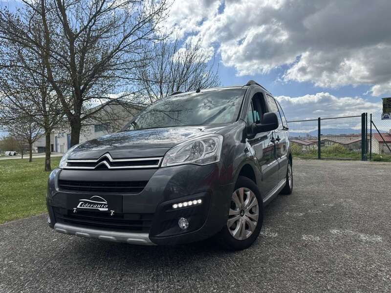 Gris / plata Usado 2018 Citroën Berlingo PureTech Monovolumen | 13.499 € (Buen precio) - Imagen 1/4