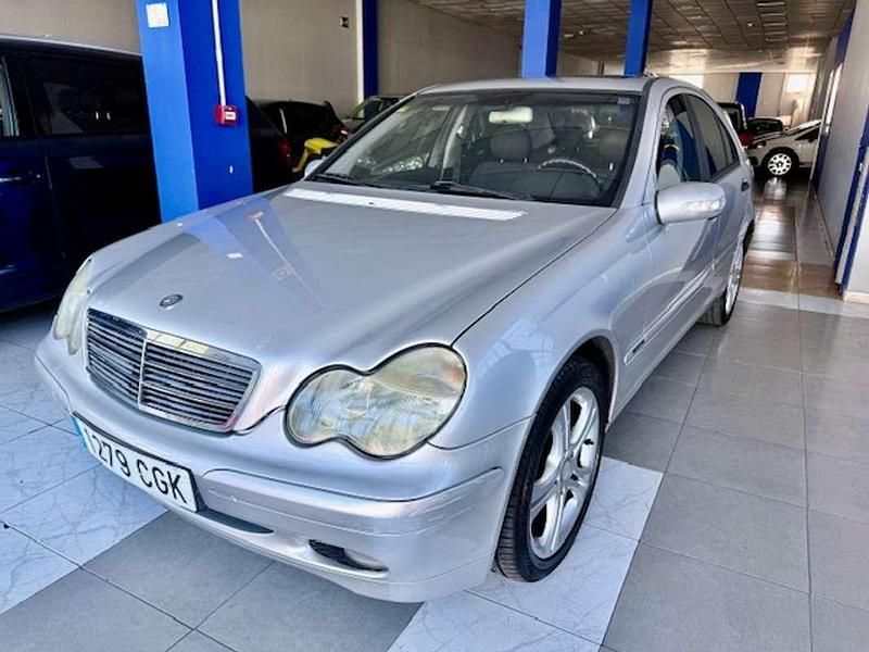 Plateado Usado 2004 Mercedes C180 Classic Berlina | 3490 € (Buen precio) - Imagen 1/4
