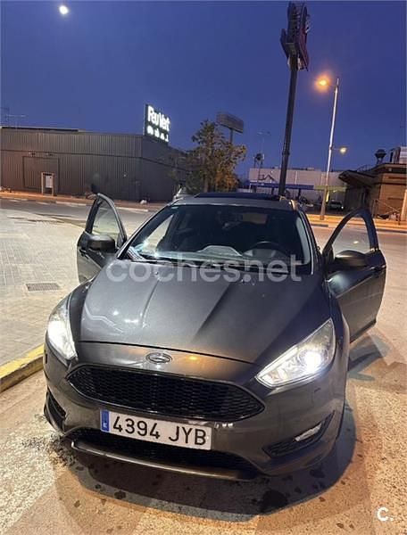 Usado Ford Focus Sport 182 CV (133 kW) 2017 Gris / plata Berlina