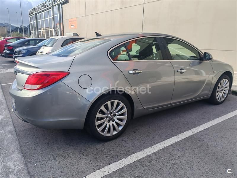 Usado Opel Insignia Sport 160 HP (117 kW) 2011 Cinzento Sedan