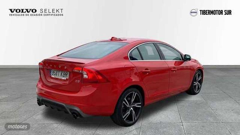 Usado Volvo S60 R-Design Momentum 2017 Rojo Berlina