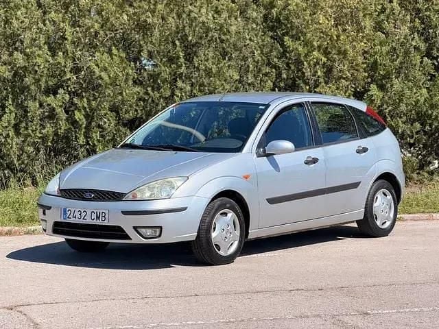 Begagnad Ford Focus Trend 101 HK (74 kW) 2003 Grå Sedan