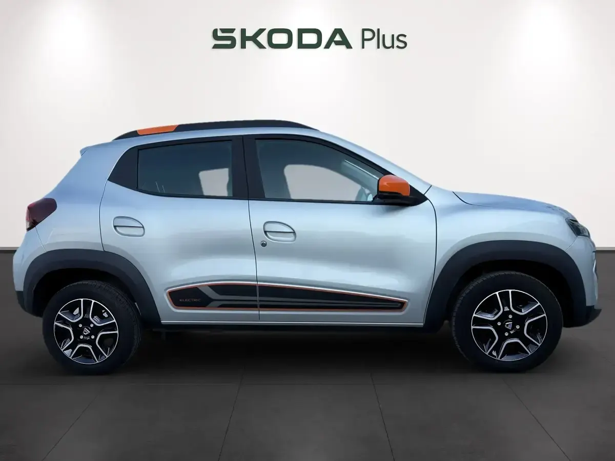 Usado Dacia Spring Comfort Plus 33 kW (45 CV) 2022 Gris Utilitario
