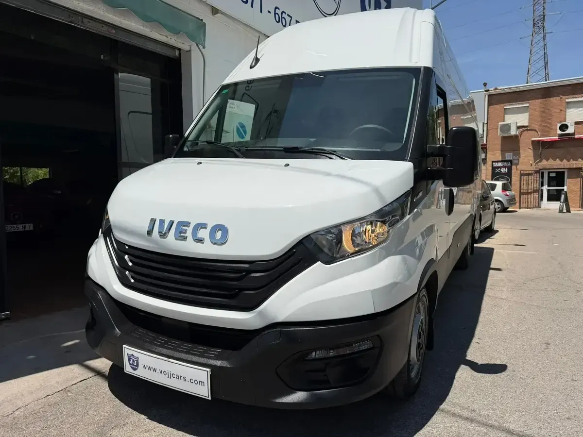 Usado Iveco Daily 176 CV (129 kW) 2024 Blanco Berlina
