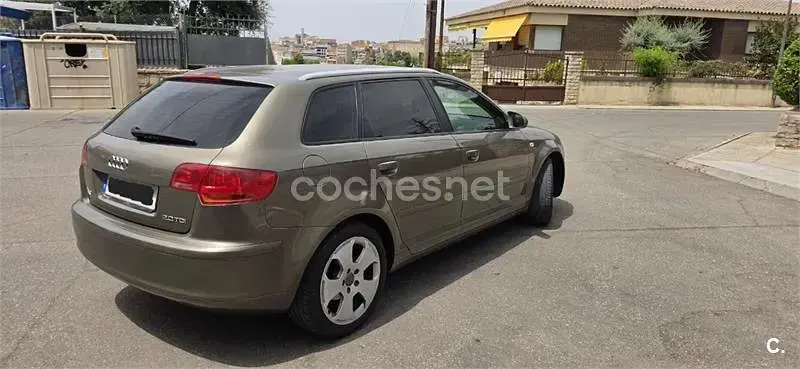 Usado Audi A3 Sportback Ambiente 140 CV (102 kW) 2006 Marrón Utilitario