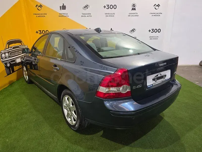 Usado Volvo S40 Momentum 136 CV (100 kW) 2005 Azul Berlina
