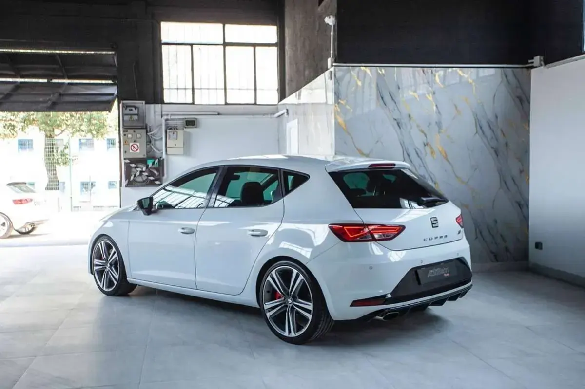 Usado Seat Leon ST CUPRA 300 CV (220 kW) 2016 Blanco Familiar