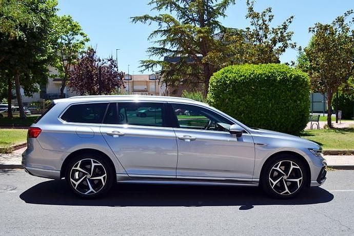Usado VW Passat R-line 190 CV (139 kW) 2020 Gris / plata Familiar