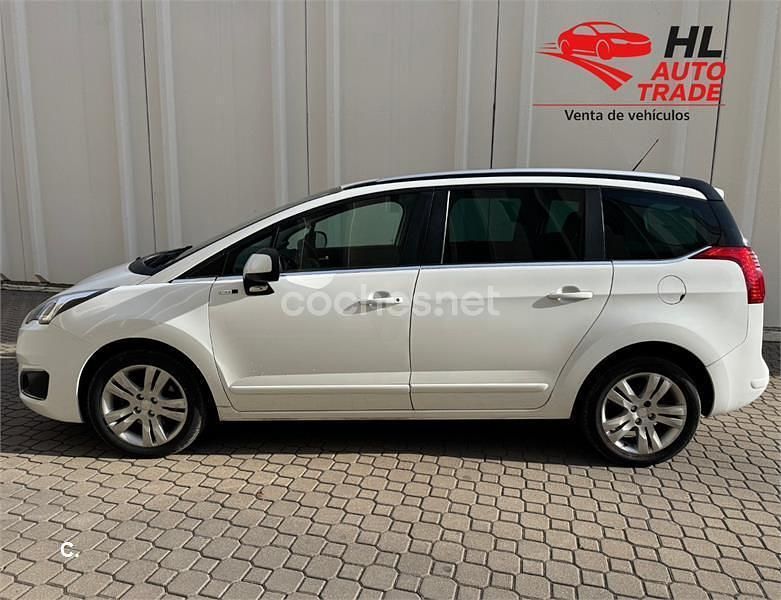 Usado Peugeot 5008 Style 120 CV (88 kW) 2014 Blanco Monovolumen