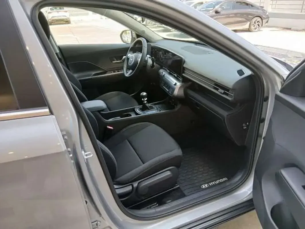 Usado Hyundai Kona 101 CV (74 kW) 2025 Plateado SUV