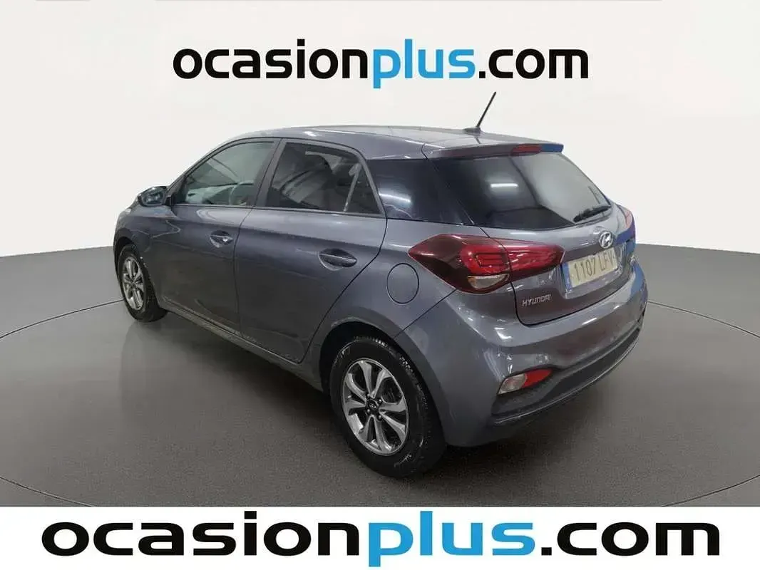 Usado Hyundai i20 84 CV (61 kW) 2020 Gris Utilitario