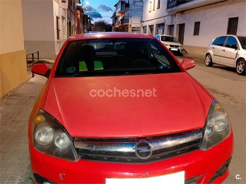 Usado Opel Astra GTC Sport 105 CV (77 kW) 2006 Rojo Berlina