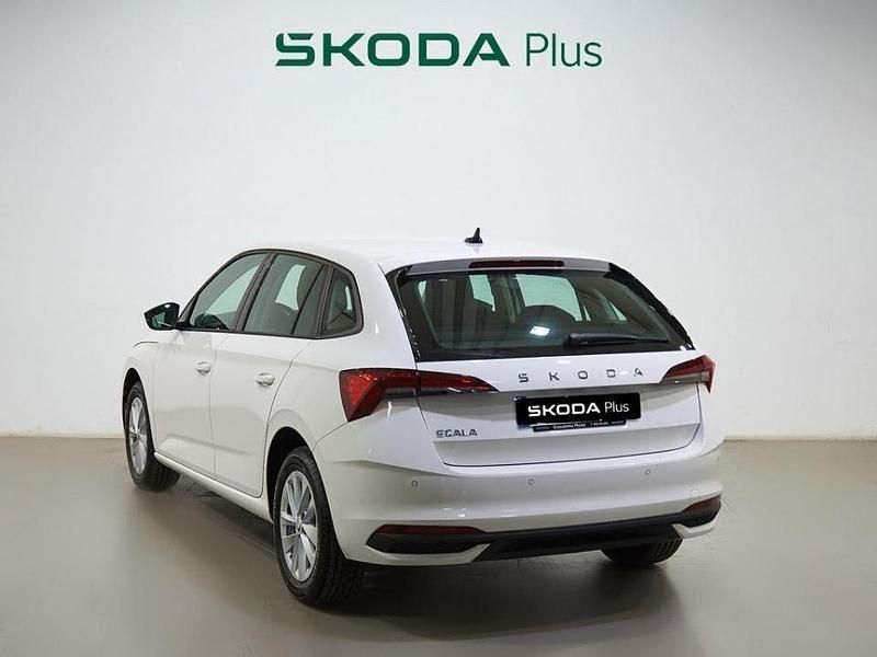Nuevo Skoda Scala Essence 95 CV (69 kW) 2025 Blanco Utilitario