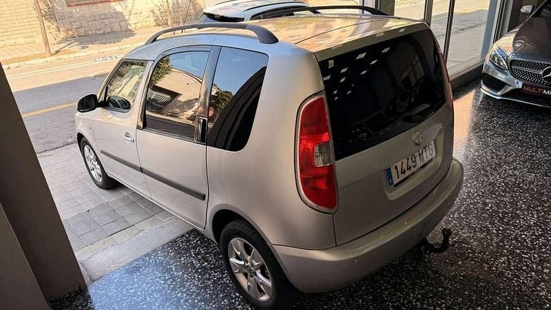 Usado Skoda Roomster Style 105 CV (77 kW) 2007 Gris Monovolumen