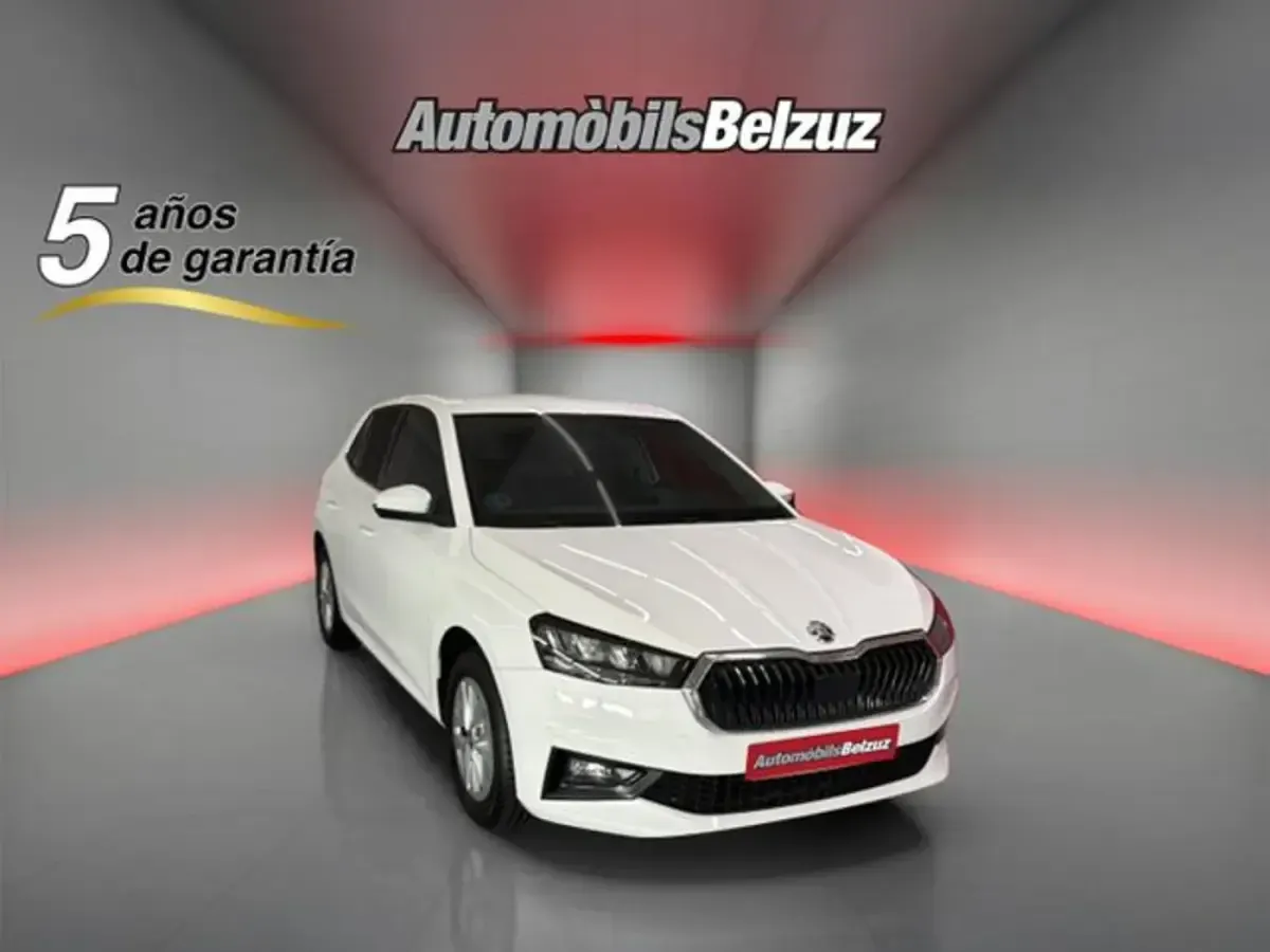 Usado Skoda Fabia Selection 95 CV (69 kW) 2024 Blanco Utilitario