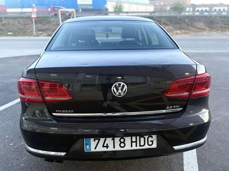 Usado VW Passat Advance 140 CV (102 kW) 2011 Negro Berlina
