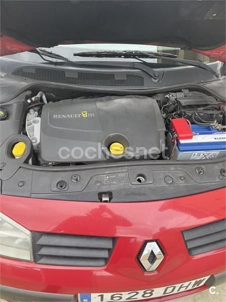 Usado Renault Mégane II Dynamique 120 CV (88 kW) 2005 Rojo Berlina