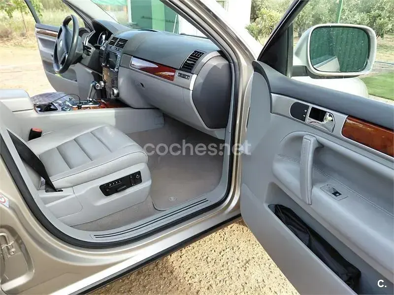 Usado VW Touareg 225 CV (165 kW) 2006 Beige SUV