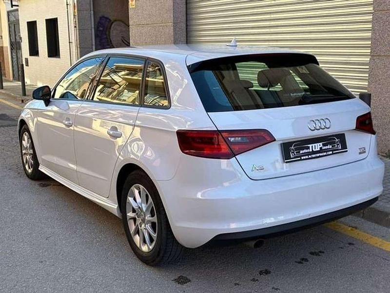 Usado Audi A3 Sportback Attraction 110 CV (80 kW) 2014 Blanco Utilitario
