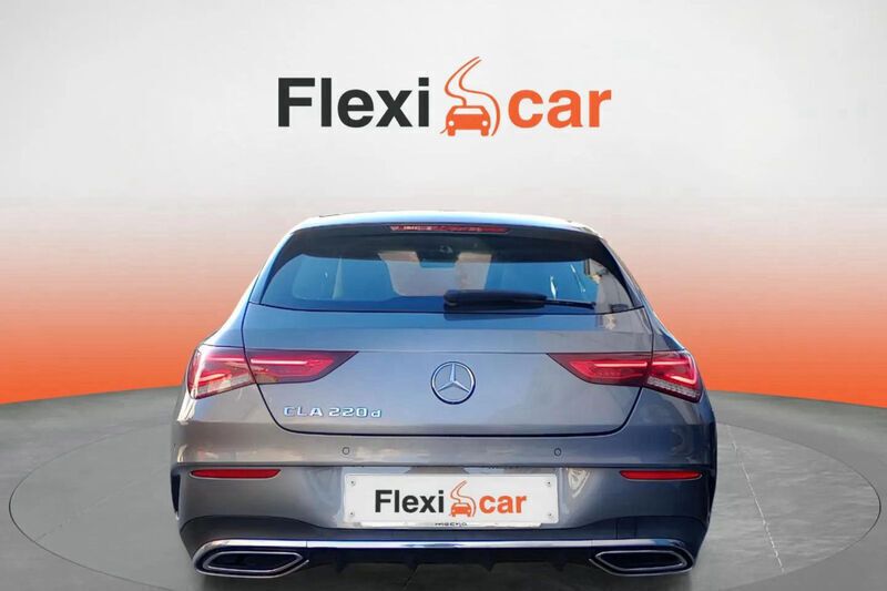 Usado Mercedes CLA220 Shooting Brake 190 CV (139 kW) 2020 Gris Familiar
