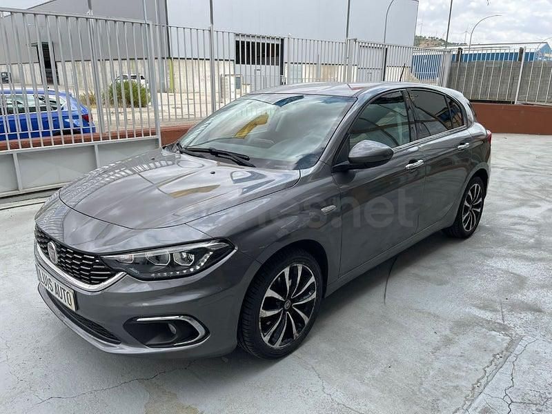 Usado Fiat Tipo Lounge 95 CV (69 kW) 2018 Gris / plata Berlina