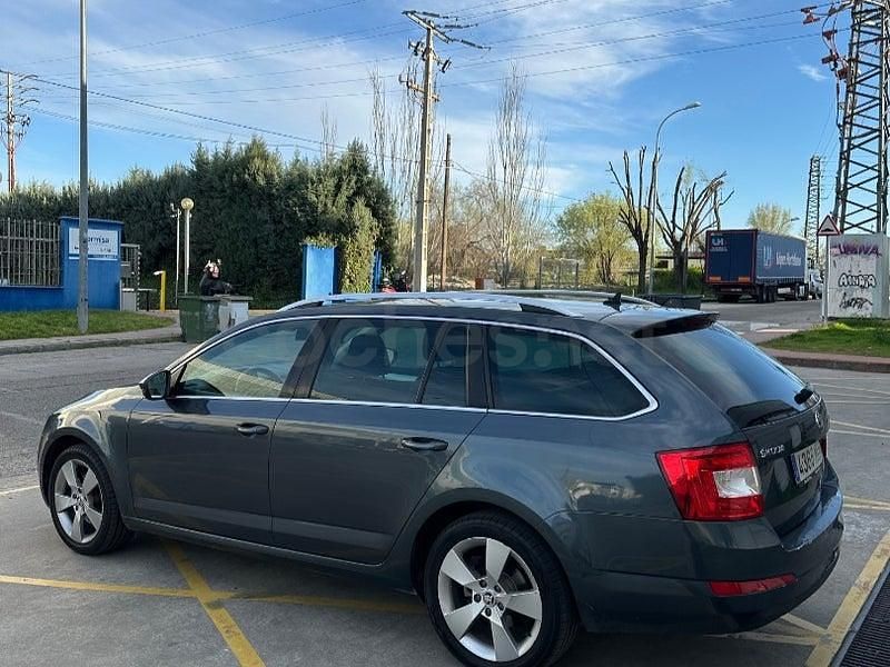 Usado Skoda Octavia Elegance 110 CV (80 kW) 2014 Gris / plata Utilitario