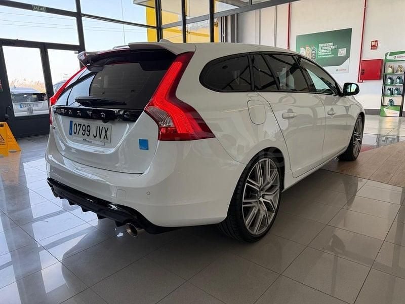 Begagnad Volvo V60 367 HK (269 kW) 2016 Vit Kombi