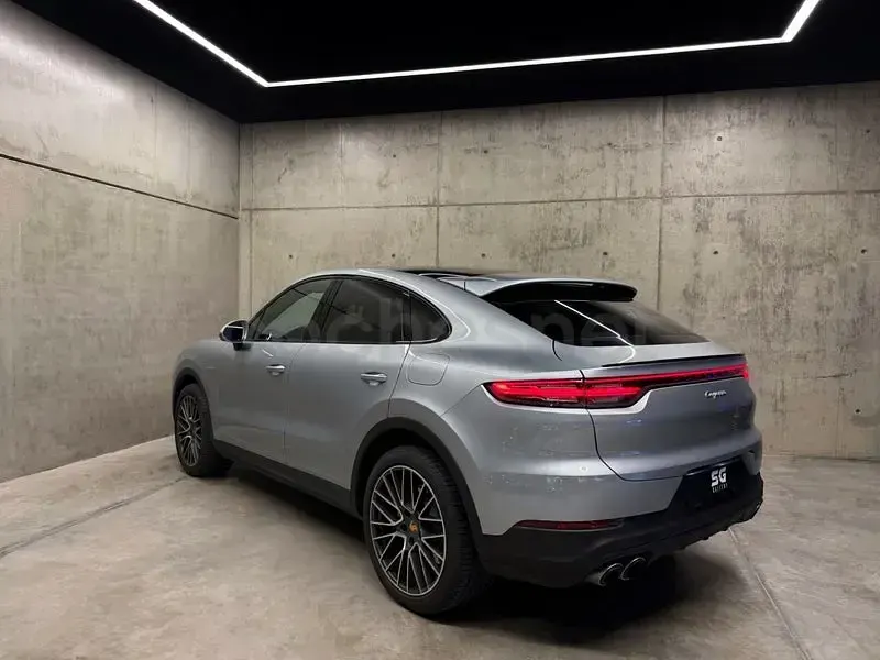 Usado Porsche Cayenne 462 CV (339 kW) 2021 Gris / plata SUV