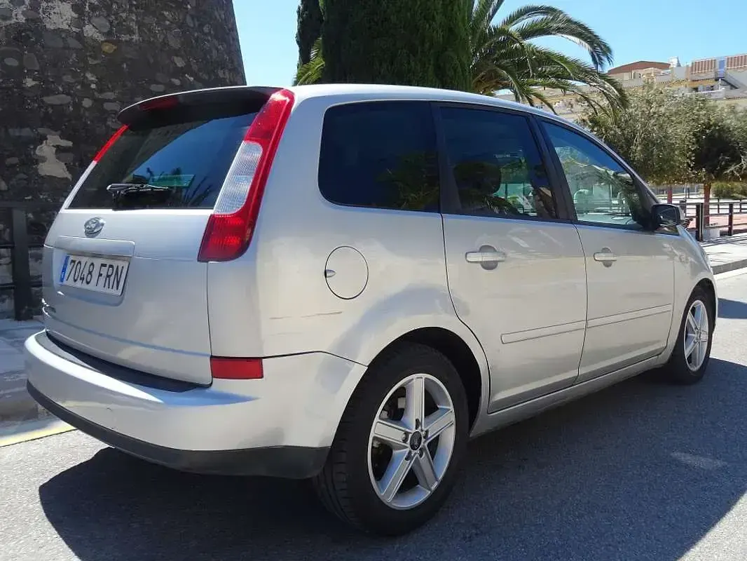 Usado Ford C-MAX Ghia 125 CV (91 kW) 2007 Plateado Monovolumen
