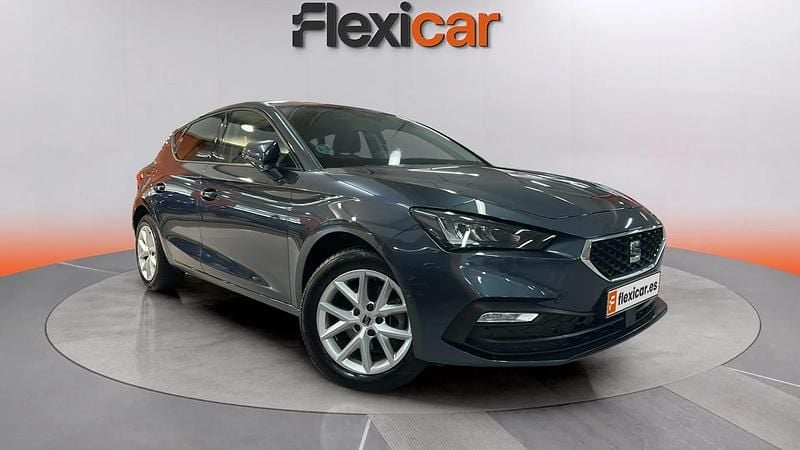 Usado Seat Leon Style 110 CV (80 kW) 2024 Gris Berlina
