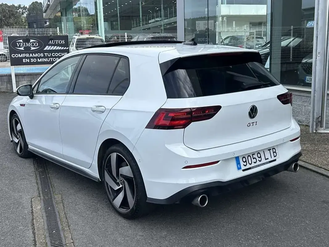 Usado VW Golf VIII GTI 245 CV (180 kW) 2021 Blanco Utilitario