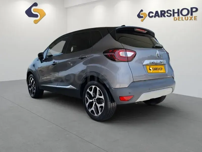Usado Renault Captur Zen 131 CV (96 kW) 2019 Gris SUV