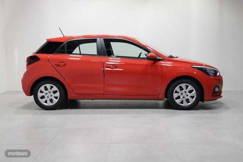 Usado Hyundai i20 75 CV (55 kW) 2018 Rojo