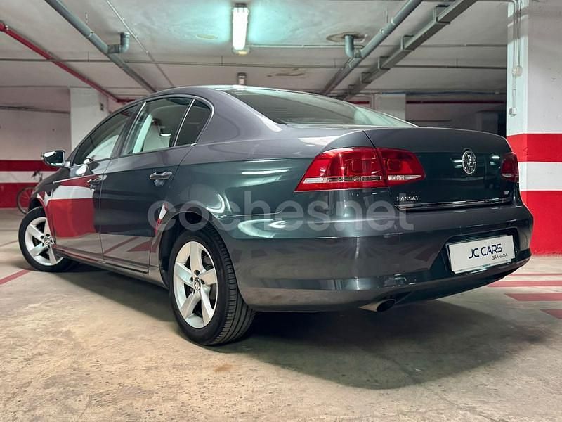 Usado VW Passat Advance 105 CV (77 kW) 2011 Gris / plata Berlina