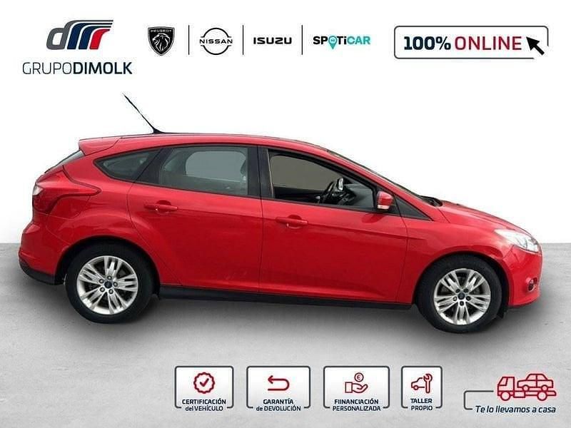 Usado Ford Focus Titanium 115 CV (84 kW) 2012 Rojo Utilitario
