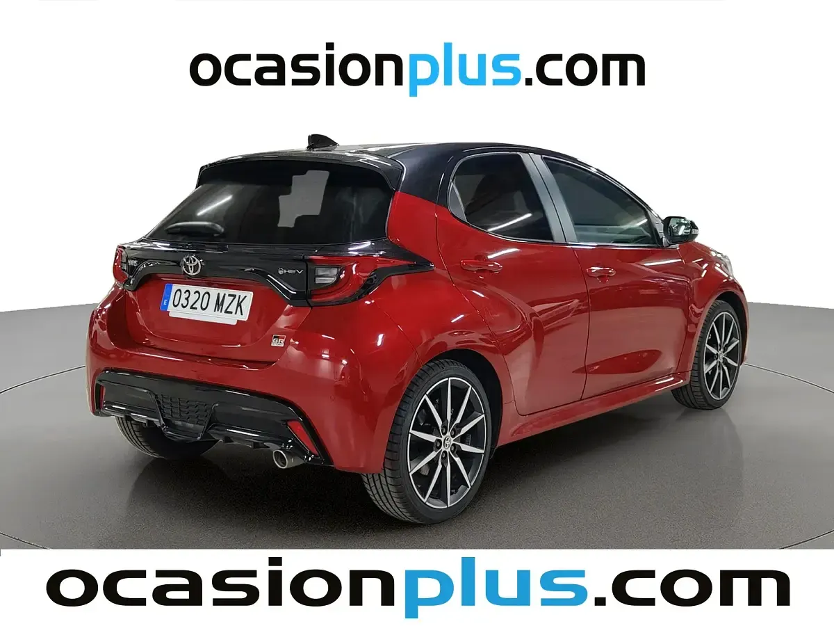 Usado Toyota Yaris Plus 130 CV (95 kW) 2025 Rojo Utilitario
