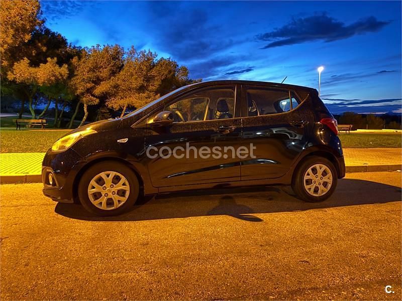 Usado Hyundai i10 66 CV (48 kW) 2015 Azul Utilitario