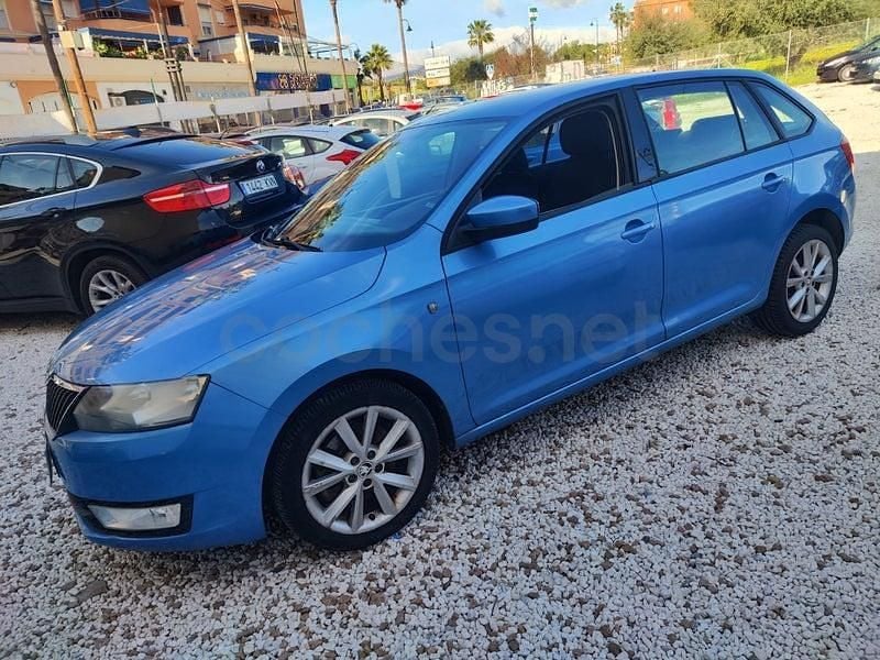 Usado Skoda Rapid Active 90 CV (66 kW) 2014 Azul Utilitario