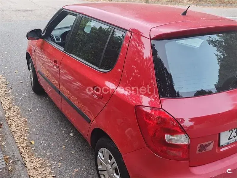 Usado Skoda Fabia 60 CV (44 kW) 2009 Rojo Berlina