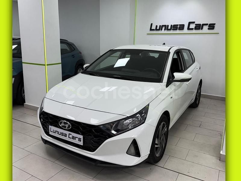Usado Hyundai i20 100 CV (73 kW) 2022 Blanco Berlina