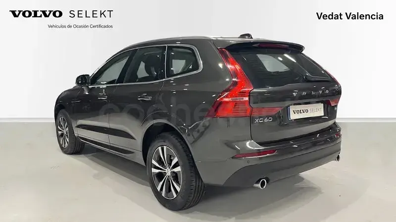 Usado Volvo XC60 Momentum 197 CV (144 kW) 2021 Gris / plata SUV