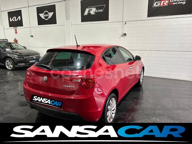 Usado Alfa Romeo Giulietta 120 CV (88 kW) 2017 Rojo Utilitario